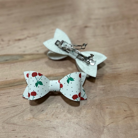 Cherry pattern hair clip set - Picture 2 of 3